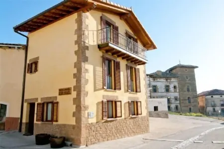 Self catering Ezkibel for 8 people