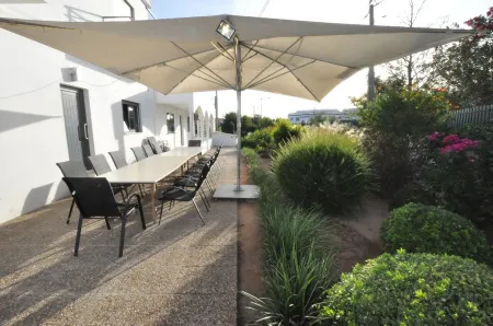 House with 9 bedrooms,9 bathrooms,11 AC,wi-fi,pool and fitness Отели рядом с достопримечательностью «Caldas de Monchique»