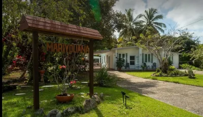 Family House w. Pool, Parking & Basketball Court! In Rainforest!10 min to beach