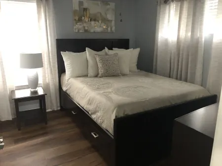 Metro Atlanta Townhouse Отели рядом с достопримечательностью «Museum of History and Holocaust Education»