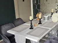 Stylish home in Warwick with piano. Free parking! EV charger available