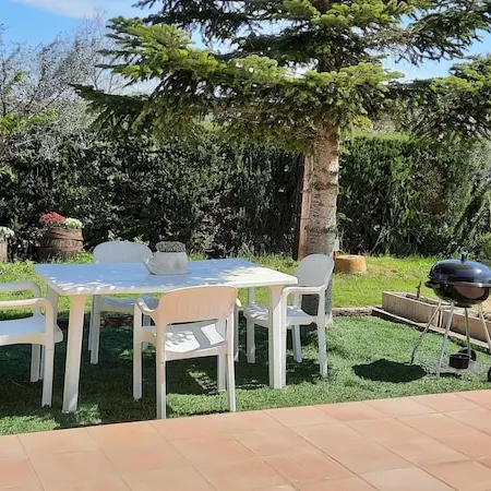 House in a quiet area with views of the old town of Pals