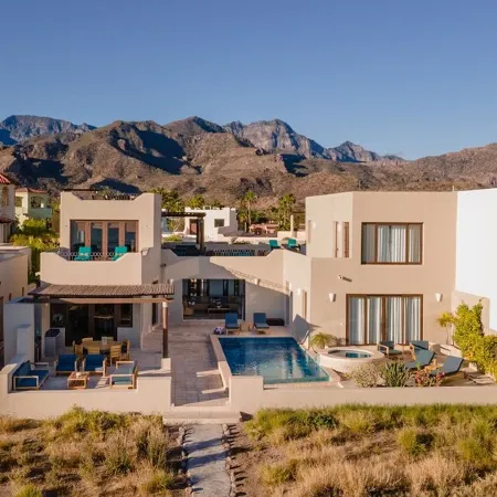 Large Luxury Beachfront Villa with Pool, Paddleboards, Golf Carts- Family Ready!