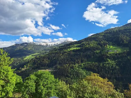 Gemütliche Ferienwohnung im Bergwaerts.tirol - Apart Gipfelblick Отели в г. Флис