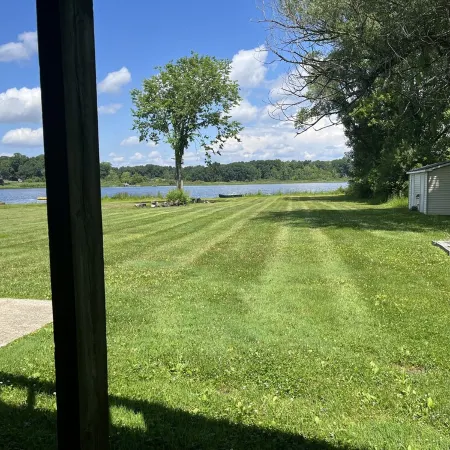 Laid Back Good Vibes Only Country Lake Front Minutes to Shop,Eat, Things to do.