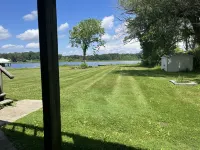 Laid Back Good Vibes Only Country Lake Front Minutes to Shop,Eat, Things to do.
