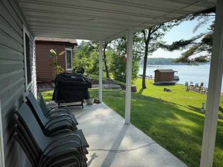 Spacious Open Concept Cabin on Big Pine Lake w/ Sandy Beach & Incredible Sunsets