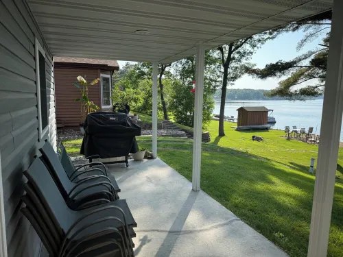 Spacious Open Concept Cabin on Big Pine Lake w/ Sandy Beach & Incredible Sunsets