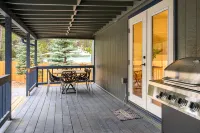 Clean and Bright Home with River Access, Kayaks and Bikes. Close to Mt Bachelor.