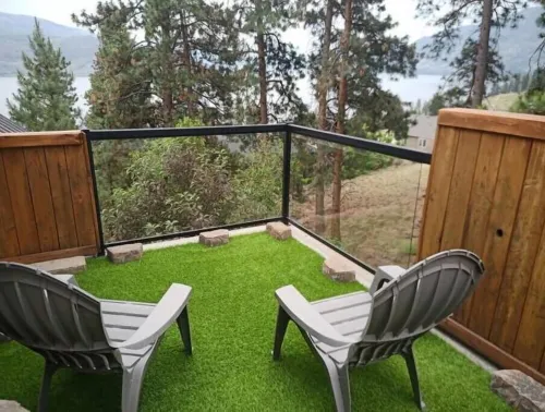 Stunning lakeview chalet in heart of the Okanagan! Hotels in Peachland