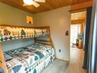Lakefront Family Cabin with Pontoon Rental Available Hotels in Lenroot