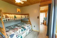 Lakefront Family Cabin with Pontoon Rental Available