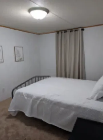 Outdoor Rec Hub 4bed/ 2bath + Rec Room + Boat Parking
