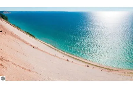 Cheerful three bedroom on beautiful Platte River