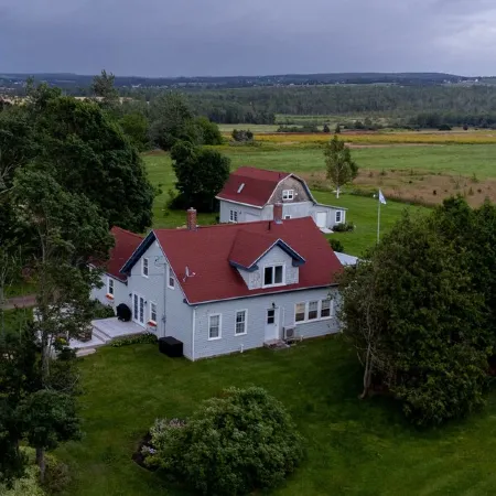 Homestead 1810 - newly renovated barn loft apartment minutes from Charlottetown