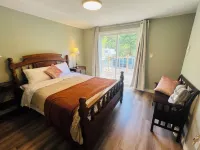 Orchard Cottage in Lantzville near Nanaimo Brand New Renovation