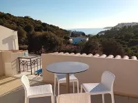 New villa with pool in Salema  Ideal location  lovely sea and countryside views. Hotels in Salema