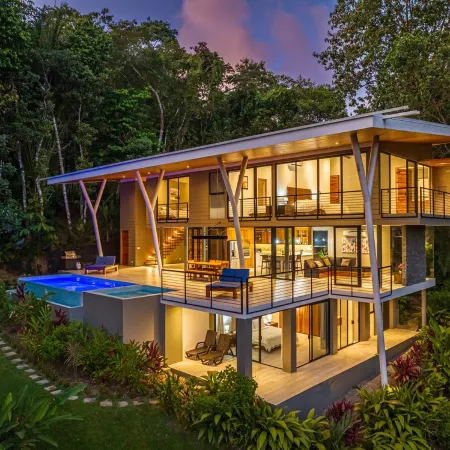 Tropical 4 Bedroom Luxury Home with Pool & Hot Tub