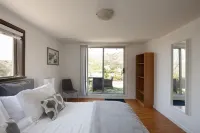30% OFF! Malibu Serene Cottage w/King Bed • Beach View • BBQ
