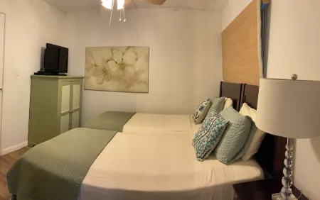 2 Bedroom at Anchorage Condominium in the East end of St Thomas on Cowpet Bay. Отели в г. Nazareth