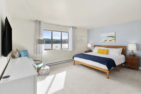 3BR 3BA Condo - Steps away from Beach, Pool and Dining! Отели в г. Порт Ладлоу