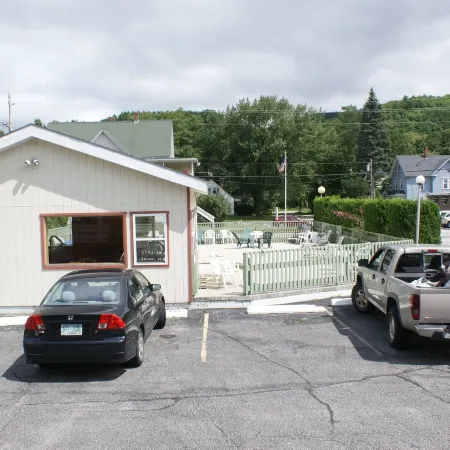 Northern Peaks Motor Inn
