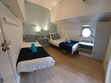 Rooms on Water Отели рядом с достопримечательностью «KPN Telecom Building / Toren op Zuid»