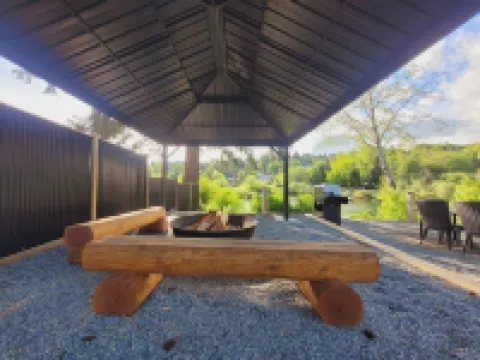 Cowichan Lake Cottages -Riverside