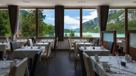 Grand Hotel Molveno Отели рядом с достопримечательностью «Lake Molveno»