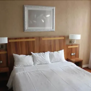 Hotel the Originals du Grand Monarque Nantes Gare Отели рядом с достопримечательностью «Иль-де-Версаль»