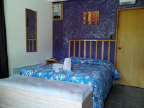Larchwood Motel