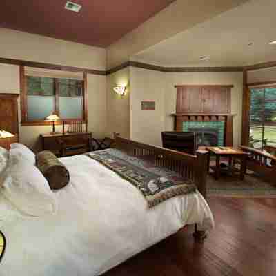 FivePine Lodge Rooms