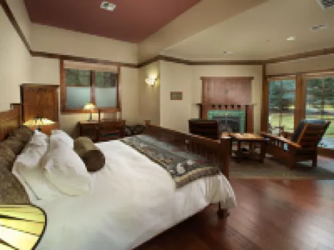 FivePine Lodge Hotels in Sisters