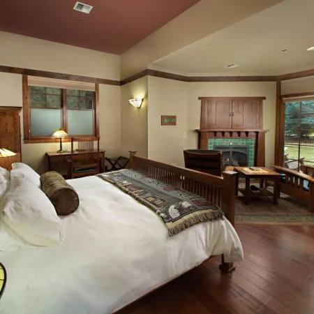 FivePine Lodge