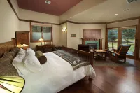 FivePine Lodge Hotels in Sisters