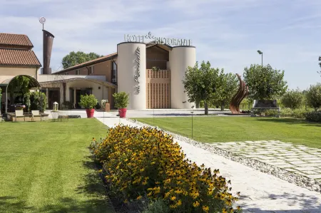 Borgo Ronchetto Отели в г. Сальгареда