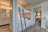 2 Blocks to Stewart Beach Home with Backyard Oasis
