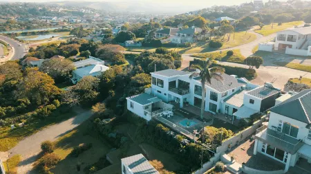 The Lookout Guest House Отели в г. Порт-Альфред