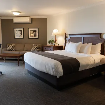 Weathervane Terrace Inn and Suites