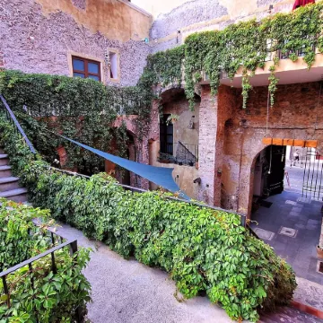 Hotel El Descanso Barrio del Artista