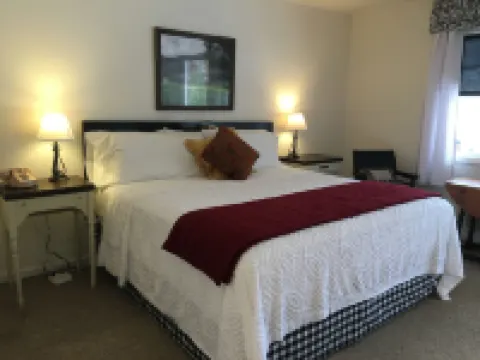 Cardinal Inn Hotels in Ivy Hill