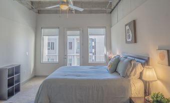 2Br Fully Furnished Apartment - Great Location in Midtown 2 Bedroom Apts by RedAwning