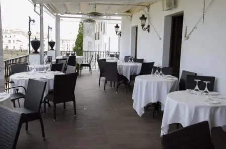 Hotel Montelirio Отели рядом с достопримечательностью «Arco de Felipe»