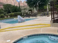 Driftwood Lodge Hotels in Springdale