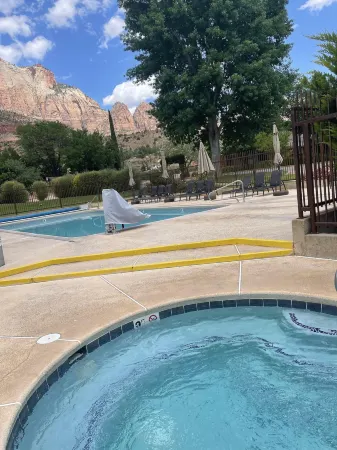 Driftwood Lodge Отели в г. Спрингдейл