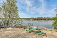 Charming Cottage: Steps to Lake Wandawega! - 2-Star