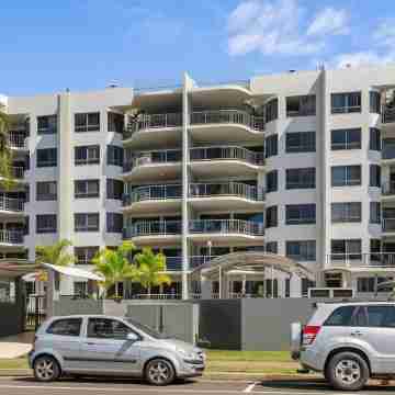 Riverdance Apt 6 Hotel Exterior