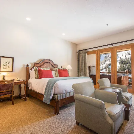 Luxury Four Bedroom Corner Suite with Hot Tub 4 Apartment Hotel by Redawning