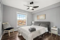 3 Beds (Queen) Free Underground Parking, AC, Riverwalk, Saddledome, 2 bedrooms