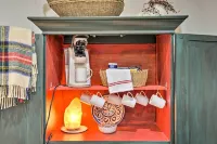 Cozy & Quiet Studio w/ Porch, Near Scenic Railway! - 3 stjerner